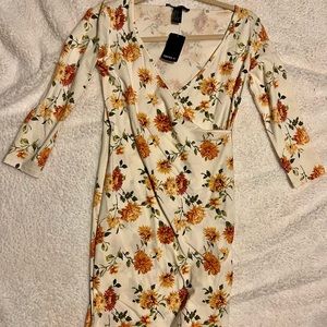 Forever 21 dress V-neck ruche 3/4 sleeve